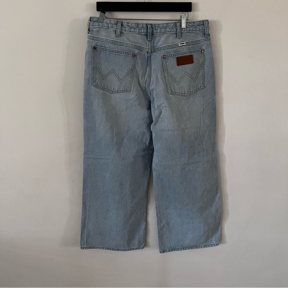 Wrangler Women's Cropped Wide-Leg Light Wash Jeans |Size 31x28| - Picture 4 of 6